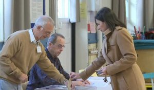 Municipales: Anne Hidalgo vote dans le 15e arrondissement de Paris