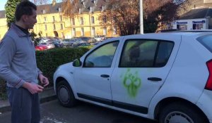  Saint-Omer: des voitures et une maison taguées place de l'Esplanade