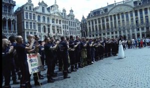 Les pompiers manifestent sur la Grand-Place de Bruxelles