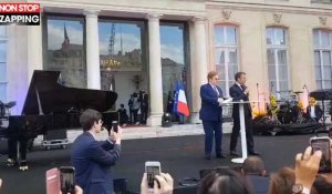 Elton John et Emmanuel Macron, main dans la main, passent un message contre le Sida (vidéo)