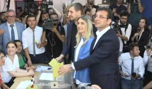 Election à Istanbul: Imamoglu dépose son bulletin dans l'urne