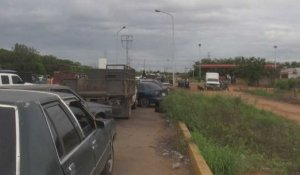 A Maracaibo, files d'attente pour l'essence et magasins fermés