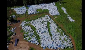 Porto Rico. Des milliers de bouteilles d'eau d'aide d'urgence retrouvées dans un champ
