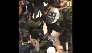 Hong Kong: Violents affrontements en marge d'une nouvelle manifestation massive