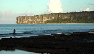L'île polynésienne de Makatea, entre industrie et écotourisme