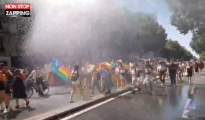 Gay Pride 2019 : Les pompiers de Paris arrosent les participants (vidéo)
