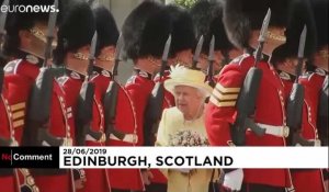La reine Elizabeth reçoit les clés de la ville d'Édimbourg
