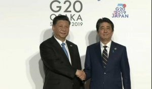 Xi et Abe se serrent la main au G20