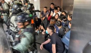 Hong Kong: vive tension après les violences de lundi