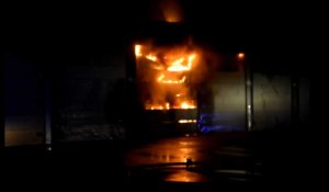 Incendie : un bâtiment industriel en flammes à Coulogne