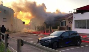 Violent feu d'habitation en cours à Carro