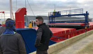 Un four de 120 tonnes livré par cargo à Keroman Technologies à Lorient