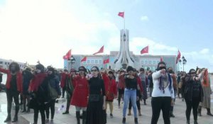 Des Tunisiennes reprennent la chorégraphie féministe chilienne "Le violeur, c'est toi!"
