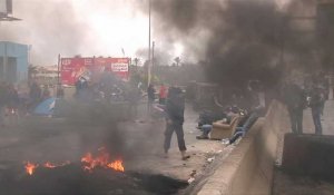 Liban: des manifestants bloquent la route à l'entrée de Tripoli