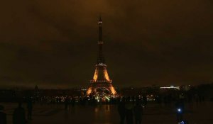 La tour Eiffel éteinte en hommage aux victimes de féminicides