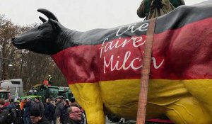 Les agriculteurs allemands protestent et bloquent la capitale