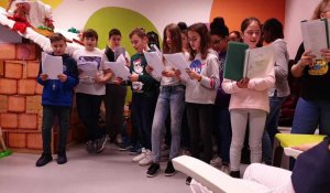 chorale de l'école Saint-André chante pour les enfants de pediatrie du chu de Charleroi