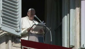 Le pape s'excuse d'avoir "perdu patience" à l'encontre d'une fidèle