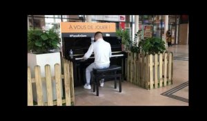 Le Mans. Un piano en gare pour détendre les usagers face aux grèves SNCF