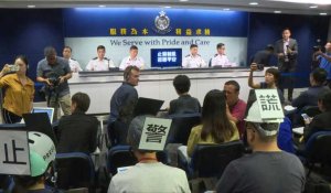 Hong Kong: manifestation silencieuse de journalistes lors de la conférence de presse de la police