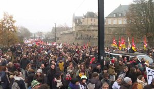 Réforme des retraites: des milliers de manifestants défilent à Nantes