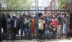 Afrique du Sud: des centaines de demandeurs d'asile entrent par la force dans les bureaux du HCR