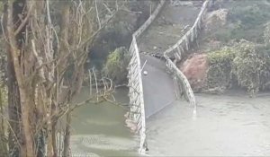 Pont effondré près de Toulouse: une adolescente tuée et "probablement plusieurs disparus"