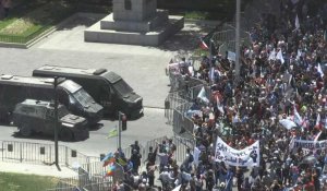 Chili: heurts entre police et manifestants après 40 jours de crise sociale