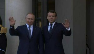 Vladimir Poutine arrive à l'Elysée pour un sommet sur la paix en Ukraine