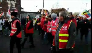 Les manifestants de Lens retournent vers la place du Cantin mardi 10 décembre