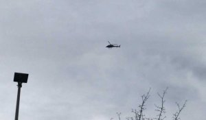 Un hélicoptère de la police tourne au-dessus de La Madeleine et Lille suite aux manifestations des lycéens.
