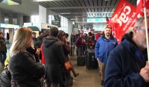 Réforme des retraites : une centaine de manifestants défilent dans l'aéroport Toulouse-Blagnac