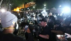 Décès de George Floyd: face-à-face tendu entre manifestants et policiers devant la Maison Blanche