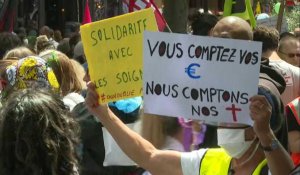 Hôpital public: à Paris, plusieurs milliers de manifestants devant le ministère de la Santé