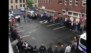 A Amiens, la police jette les menottes pour protester contre le ministre de l'Intérieur