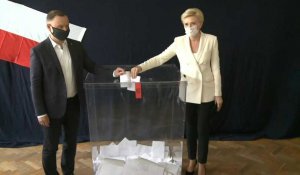 Pologne : le président sortant Andrzej Duda vote à l'élection présidentielle