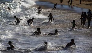 Pour éviter la contamination au covid-19, les plages de Barcelone sont sous haute surveillance