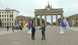 Cérémonie de passation des pouvoirs à Berlin alors que l'Allemagne entame sa présidence de l'UE