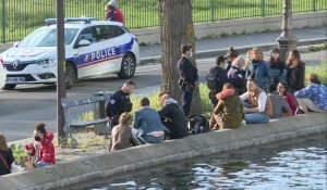 Déconfinement: la police contrôle des groupes de Parisiens prenant l'apéritif près du canal Saint-Martin