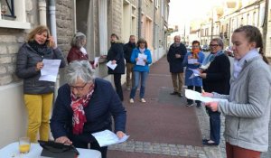 Déconfinés, les voisins passent des applaudissements au chant 