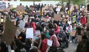 Manifestation anti-raciste devant l'ambassade des États-Unis à Londres