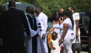 La famille de George Floyd arrive à l'église avant le début des funérailles