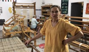 Roubaix : dans son atelier, Danielle Jaouen forme au tissage