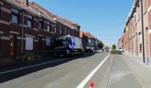 Un camion s'affaisse dans la rue de Dixmude, à Mouscron