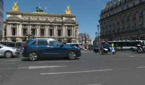 Déconfinement: ballet de voitures place de l'Opéra, à Paris