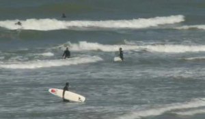 À Lacanau, surfeurs et baigneurs retrouvent les vagues de la côte atlantique