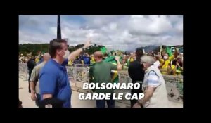 Bolsonaro salue une manifestation de soutien au mépris des normes sanitaires