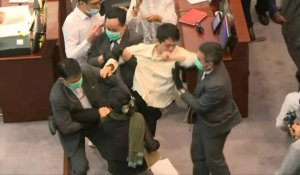 Hong Kong: nouveaux affrontements entre camps rivaux au sein l'assemblée législative