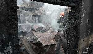 Feux mortels en Ukraine: un village dévasté mais la météo s'améliore