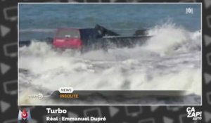 Un moyen idiot pour laver sa voiture : sa voiture est emportée par les vagues !